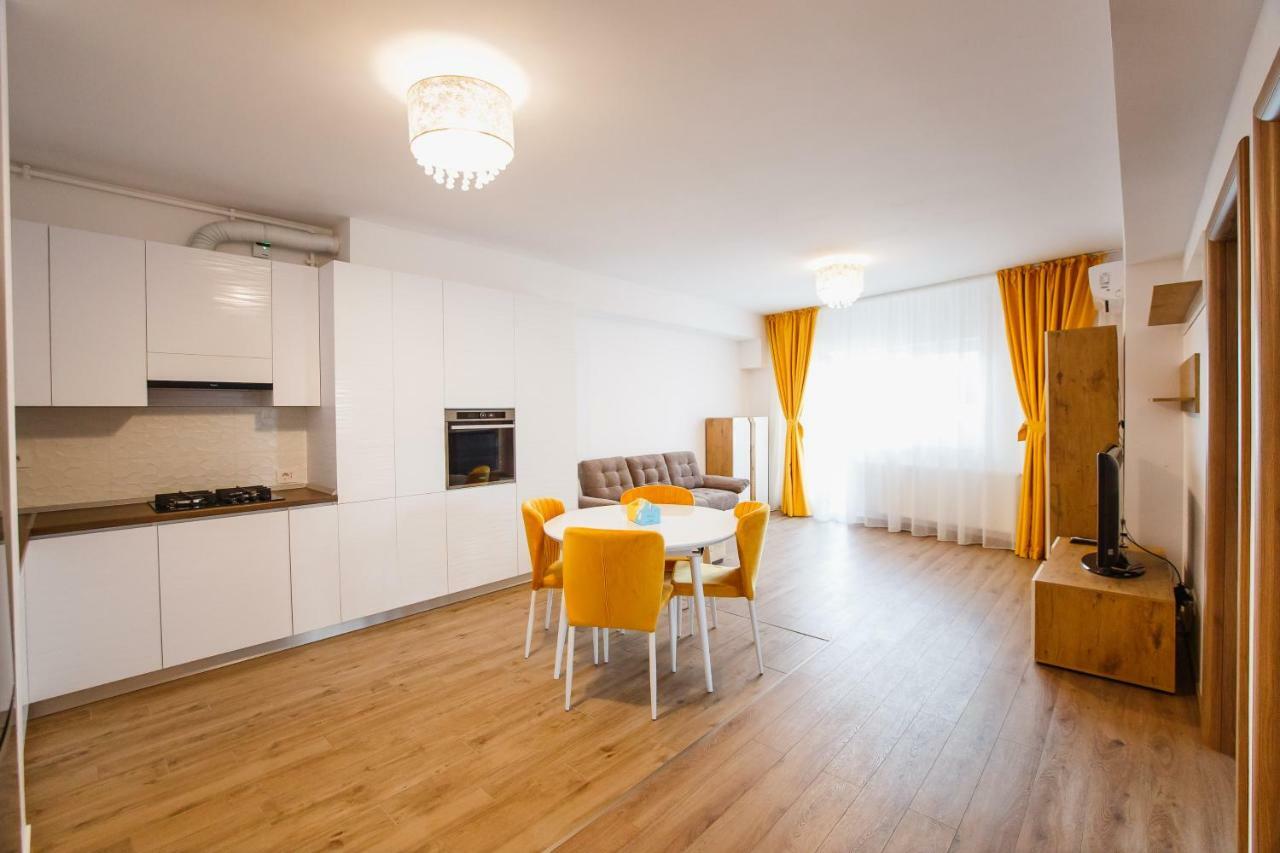 Spacious & Bright 2 Bedroom Central Apartment Oradea Exterior photo
