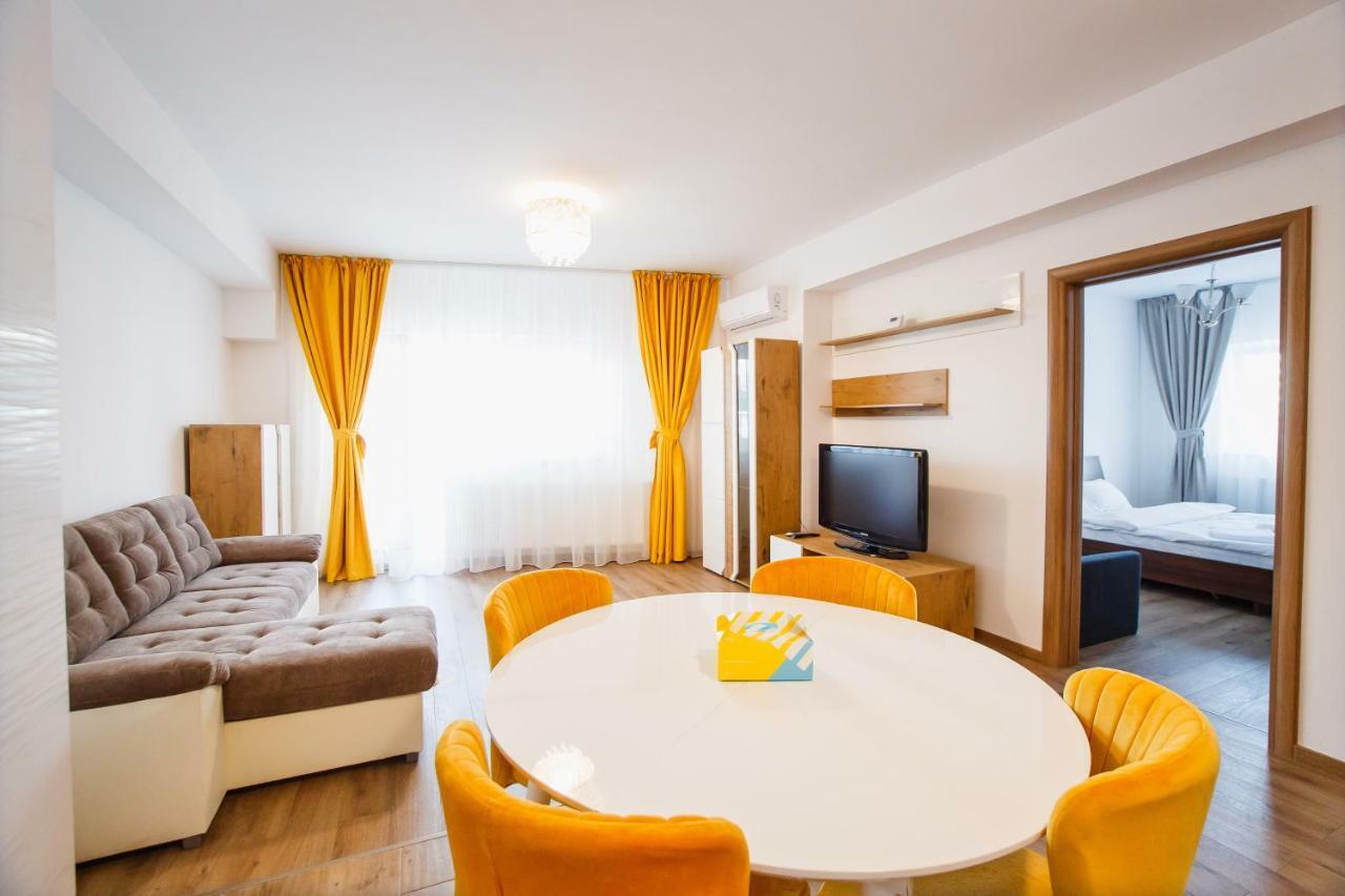 Spacious & Bright 2 Bedroom Central Apartment Oradea Exterior photo