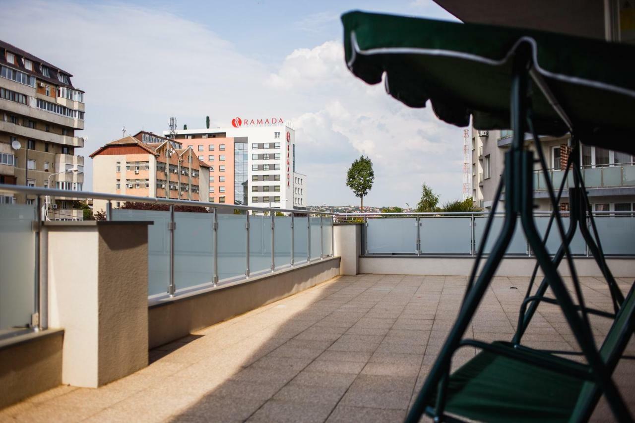 Spacious & Bright 2 Bedroom Central Apartment Oradea Exterior photo