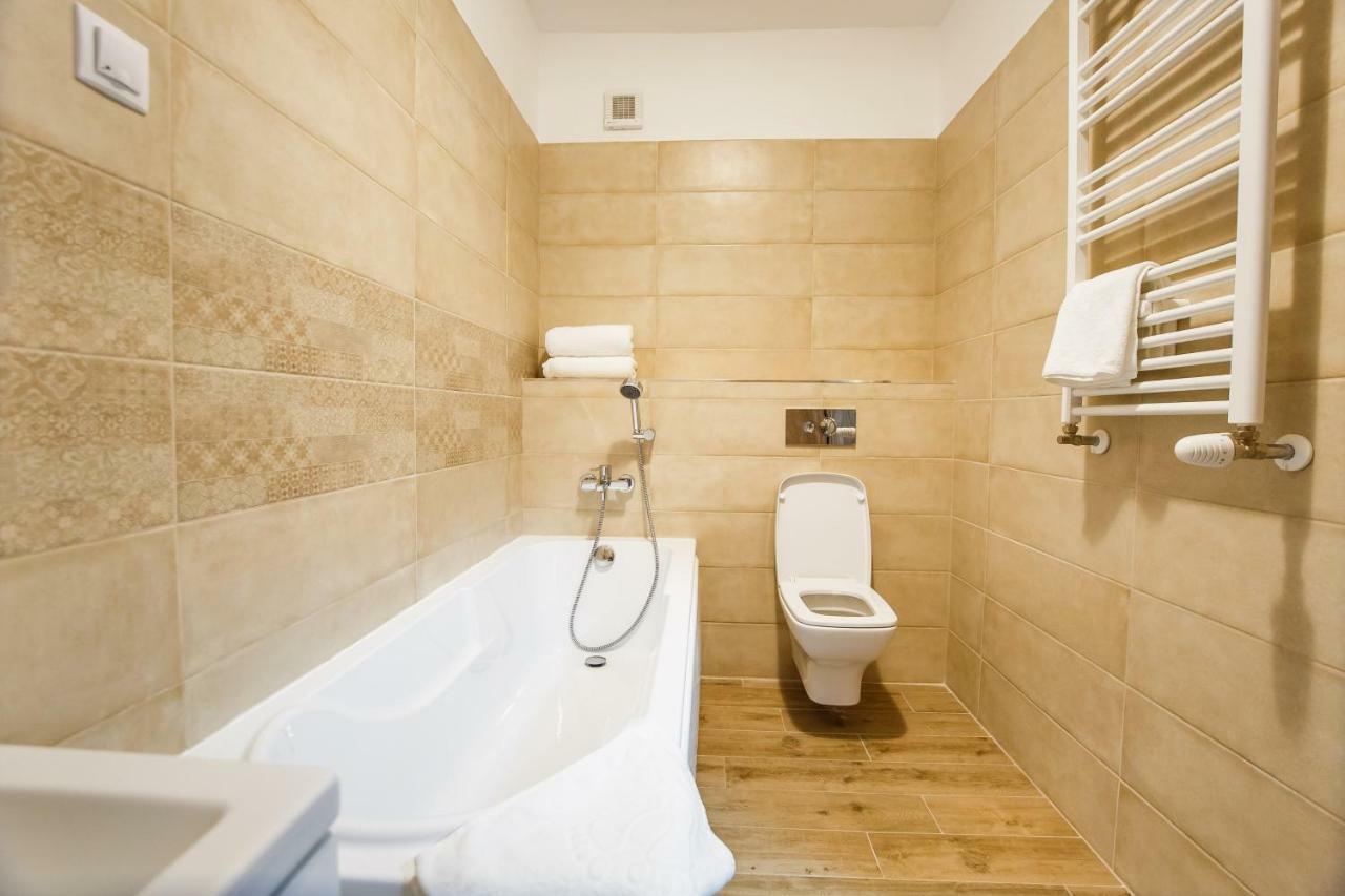 Spacious & Bright 2 Bedroom Central Apartment Oradea Exterior photo